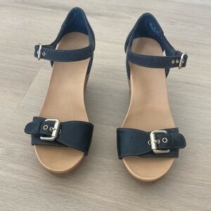 Black Dr. Scholl’s wedge sandals size 6